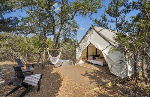 Fredericksburg Other | Glamping at Cherry Cove W/ Hot Tub!