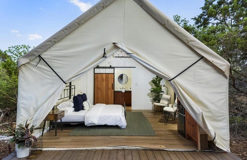 Fredericksburg Other | Glamping at Cherry Cove W/ Hot Tub!