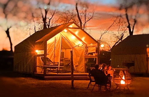 Prairie Lea Cabin | Glamping Cabin with 2 Queen beds