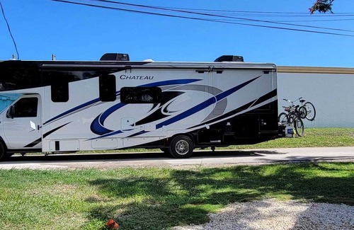 Hialeah Gardens House | Glamping for your Family