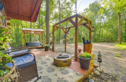 Webster Apartment | Glamping Getaway with Porch in Wisconsin Northwoods
