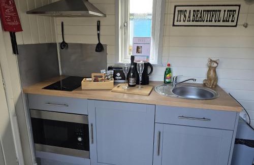 Llanfair Caereinion House | Glamping Hut - Sleeps 2 hot tub & parking