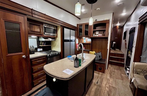 West Odessa House | Glamping in Style - Queen - Mini-Split - Workspace