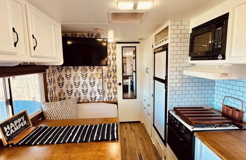 De Soto House | Glamping on the Ridge / HOT TUB / Sleeps 4
