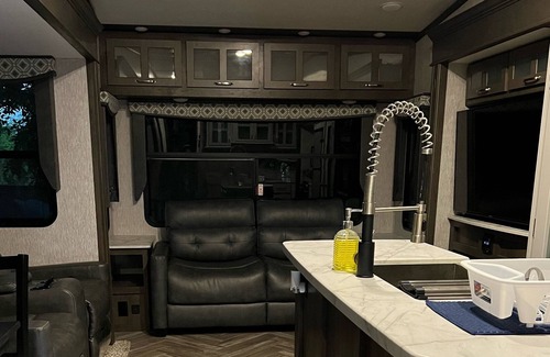 Miami Shores House | Glamping! RV - Miami Shores; close to Wynwood, Buena Vista, Miami Beach