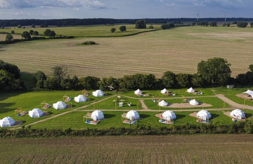 Rendswuhren RV Rental | Glamping tent for 2 in the beautiful Hof Viehbrook Farm