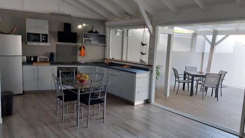 Baie-Mahault House | Glaroze