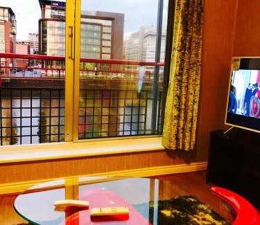 Tradeston Apartment | Glasgow City Centre Flat with River Views and Parking