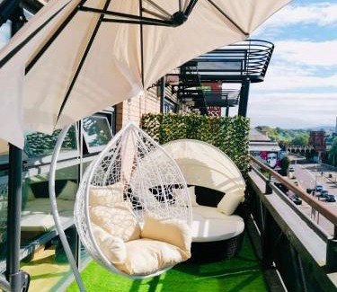 City Centre Glasgow Apartment | Glasgow City Centre G1 PENTHOUSE with RiverViews - Duplex (4 Bedrooms, 3 Bathrooms, Kitchen, 1 Living room, 1 Dining room, 2 Terraces, Triple Garage 3 Parking spaces 'e-charging', Top Floor, 2050 sq ft, Merchant City)