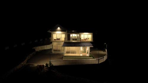 Elappara House | Glashaus by Izan