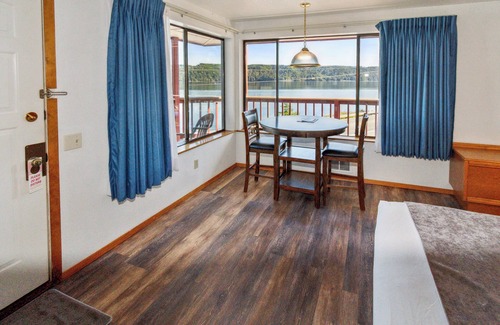 Hoodsport Hotel | Glen Ayr Resort