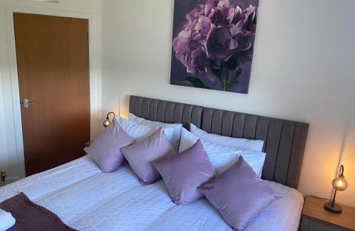 Inverkeithing Apartment | Glen Cannich - Top Location, 2BR Accessible apt
