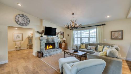 Glen Ellen House | Glen Ellen Escape 5BR Retreat w Pool Hot Tub Hammocks Vineyard Views