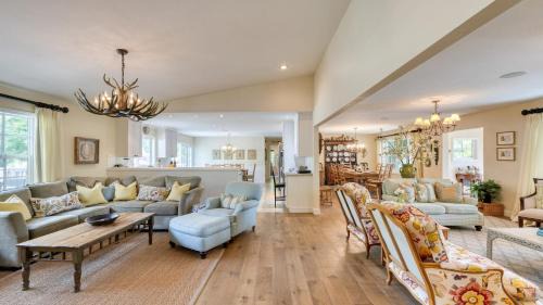 Glen Ellen House | Glen Ellen Escape 5BR Retreat w Pool Hot Tub Hammocks Vineyard Views