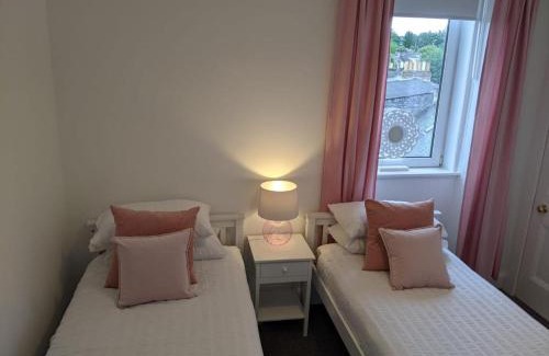 Dunfermline Apartment | Glenclova - No 5 Bellyeoman, bright two bedroom apartment