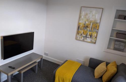 Dunfermline Apartment | Glenclova - No 5 Bellyeoman, bright two bedroom apartment