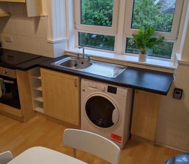 Dunfermline Apartment | Glenclova - No 5 Bellyeoman, bright two bedroom apartment