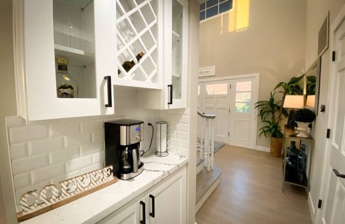 Verdugo Woodlands House | Glendale Hills LUXURY with 360 degree VIEWS!
