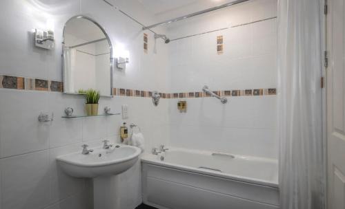 Killarney Apartment | Gleneagle River Apartments