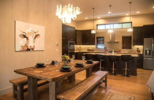 Columbia Falls House | Gleneagles Golf Course Retreat With Hot Tub