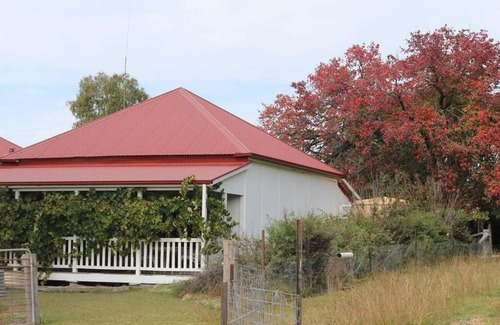 Glenlyon House | Glenlyon Dam Holiday Cottage & Farmstay