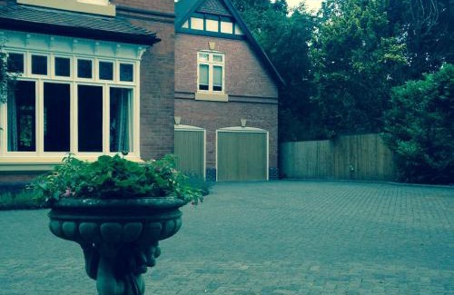 Hampton-in-Arden Bed & Breakfast | Glenlyon Flat - NEC