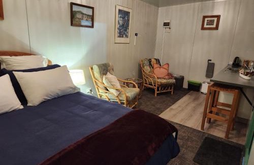 Akaroa Bed & Breakfast | Glenwood Akaroa Bush Retreat - Kanuka Hut