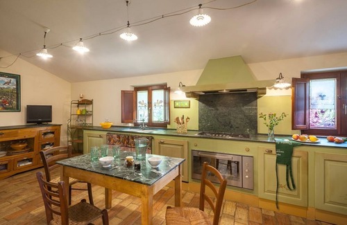 Fermo Apartment | Glicine - apartment in Villa with heated swimming pool