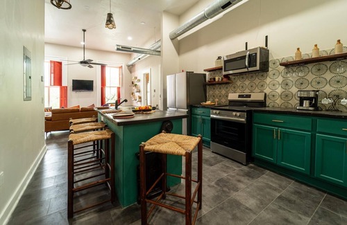 Albany Apartment | Global Entry Unit 1 - 2nd Floor Walk-up