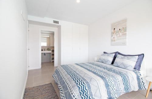 Canet de Berenguer Apartment | Global Properties, Apartamento con terraza y vistas a la piscina en Gran Canet