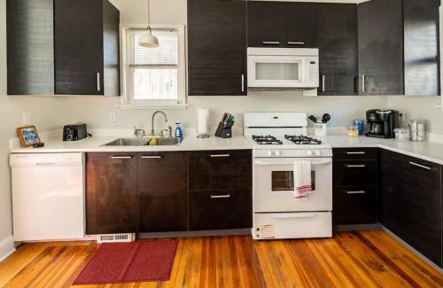 North Chesterfield Apartment | Globetrotters Suite in Historic Richmond with Patio