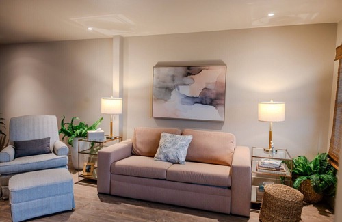 Brazos Hotel | Gloria Inn Unit 8 -5 minutes from Baylor and 2 Blocks to Magnolia