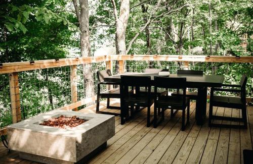 Town of Torrey House | Glorious Tree House with Fire Pit and Hot-tub in Penn Yan, New York