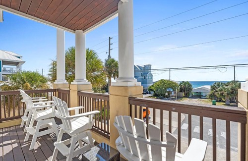 Kiska Beach House | Glory Daze Beach House by Panhandle Gateways