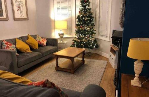 Horfield House | Gloucester Rd 2 mins away - Fab, new, trendy house