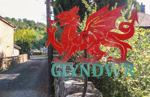 Gwynedd- Snowdonia House | Glyndwr
