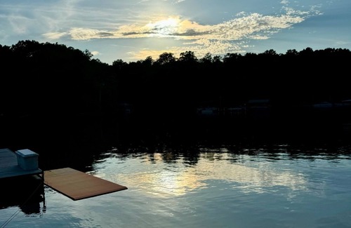 Gumlog House | Go Jump in the Lake! Family friendly retreat with Tesla/EV charger.