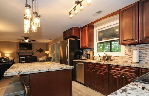 Gumlog House | Go jump in the lake on Lake Hartwell, 34 miles from Clemson