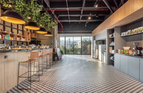 La Aguacatala Apartment | Go Living 1013 · Stylish Loft apt, kitchenette & AC and coworking
