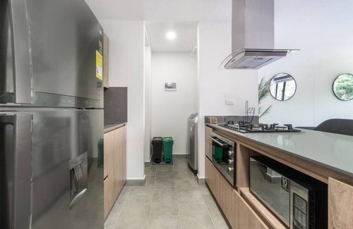 La Aguacatala Apartment | Go Living 402 · Cozy Apt near Milla de Oro with AC, GYM & Co-work