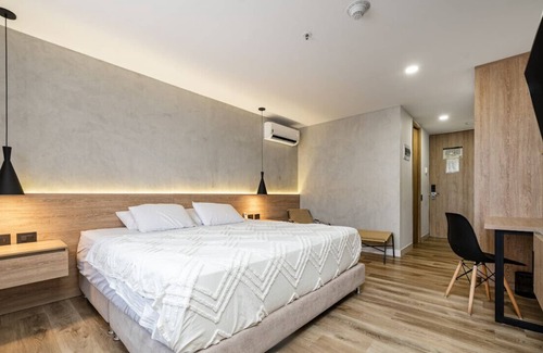La Aguacatala Villa | Go Living 901 · Modern Loft with kitchenette & AC by HOUSY HOST
