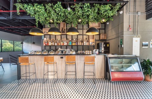 La Aguacatala Apartment | Go Living 914 · Luxury loft Apt with kitchenette &AC by HOUSY HOST
