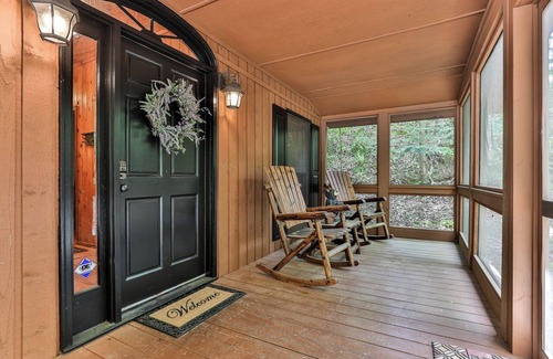 Walnut Mountain Cabin | Go With The Flow-Creek front, only 10 mins to downtown Ellijay/Minimum Age Requ