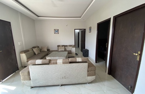 Noida Resort | GoBravo 12 - Vansh 4Bhk Farm w/t Pool Sec135 Noida
