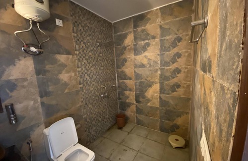 Noida Resort | GoBravo 12 - Vansh 4Bhk Farm w/t Pool Sec135 Noida