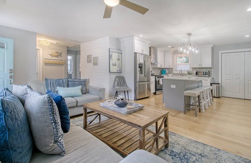 North Charleston House | Going Coastal: Park Circle, walk to restaurants/parks, minutes to downtown