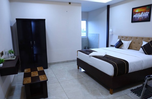 Srikalahasti Hotel | Gokulam Grand