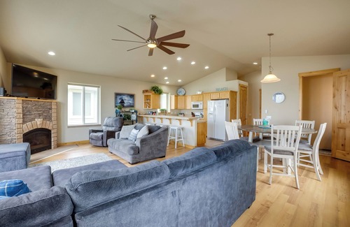 Gold Beach House | Gold Beach Retreat: Private Hot Tub + Ocean Views!
