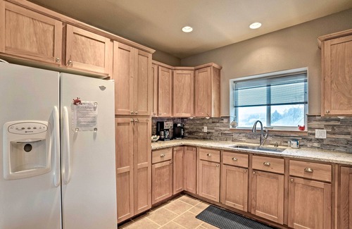 Gold Beach House | Gold Beach Townhome with Ocean Views & Sunroom!