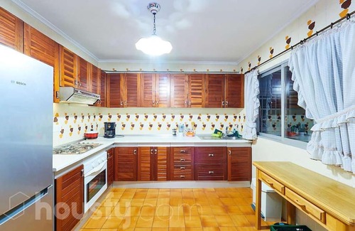 Ensanche Diputacion House | Gold Bedroom in the Center of Alicante